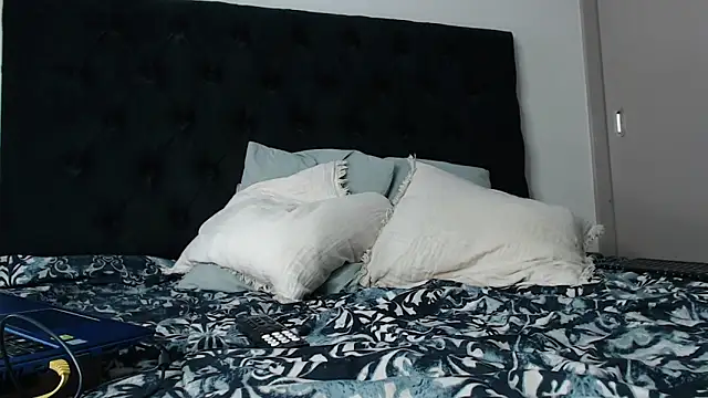 Snapshot of jonhklleyn chatting on 09.08.25 jonhklleyn online show from 09.08.25