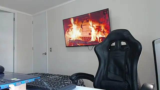 Snapshot of jonhklleyn chatting on 09.10.25 jonhklleyn online show from 09.10.25