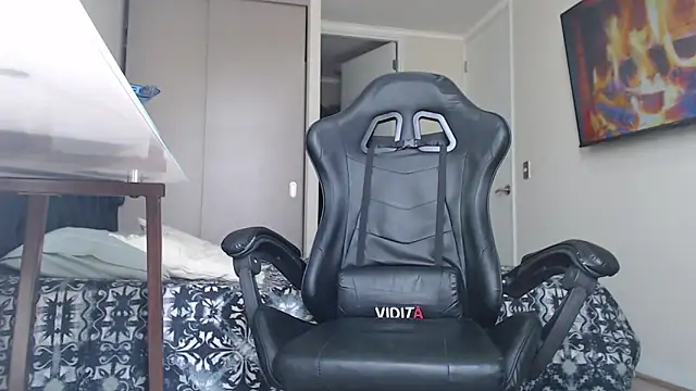 Snapshot of jonhklleyn chatting on 09.17.25 jonhklleyn online show from 09.17.25