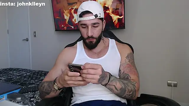 Snapshot of jonhklleyn chatting on 10.25.25 jonhklleyn online show from 10.25.25