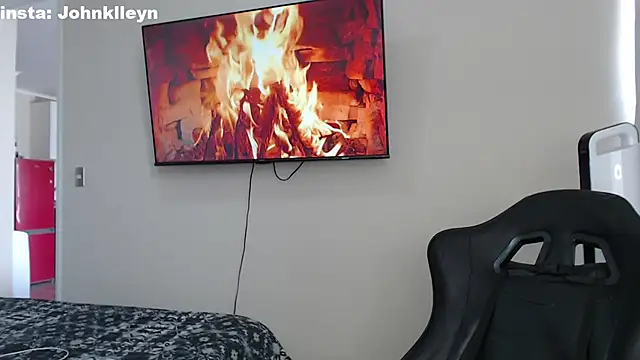 Snapshot of jonhklleyn chatting on 10.27.25 jonhklleyn online show from 10.27.25