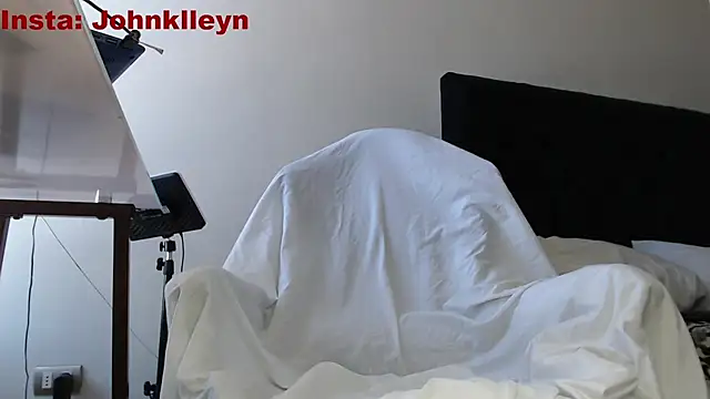 Snapshot of jonhklleyn chatting on 11.18.25 jonhklleyn online show from 11.18.25