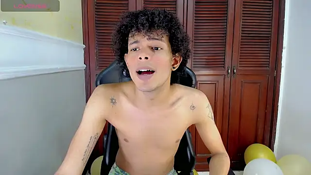 Snapshot of rose_Skinny_ chatting on 09.11.25 rose Skinny online show from 09.11.25