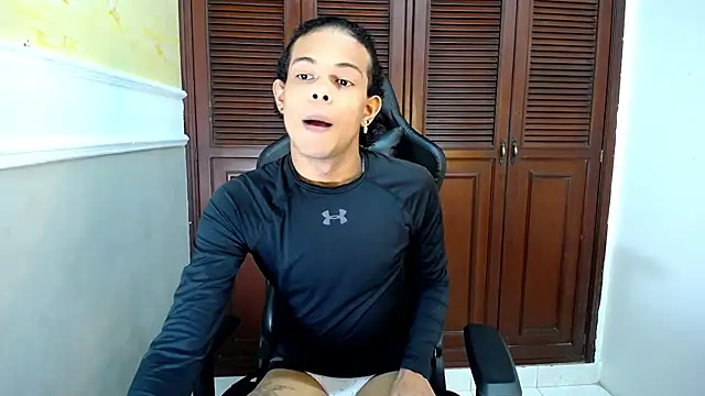 Snapshot of rose_Skinny_ chatting on 10.07.25 rose Skinny online show from 10.07.25