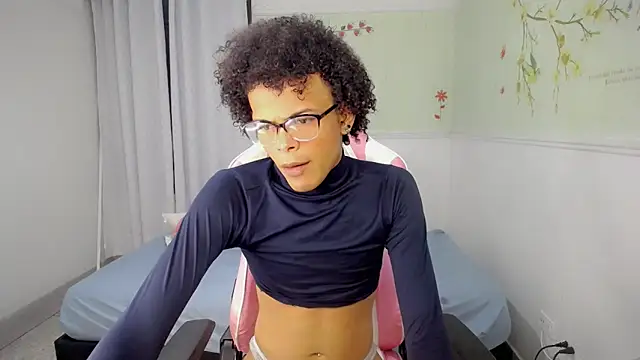 Snapshot of rose_Skinny_ chatting on 12.15.25 rose Skinny online show from 12.15.25