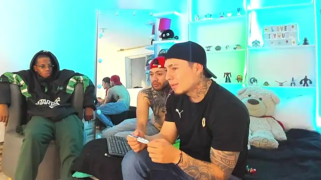 Snapshot of _tatho_perovich_ chatting on 12.19.24 tatho perovich online show from 12.19.24