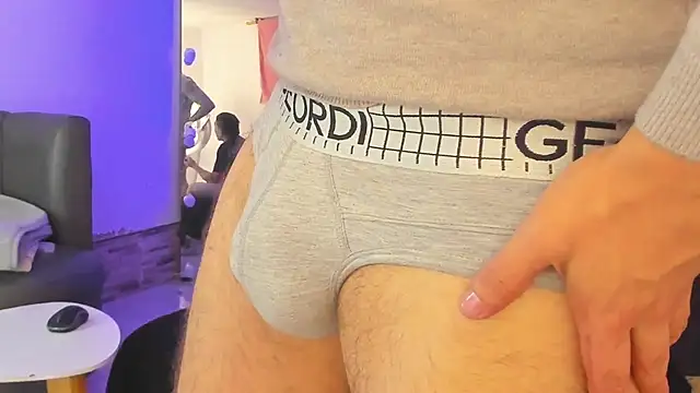 Snapshot of _tatho_perovich_ chatting on 12.24.24 tatho perovich online show from 12.24.24