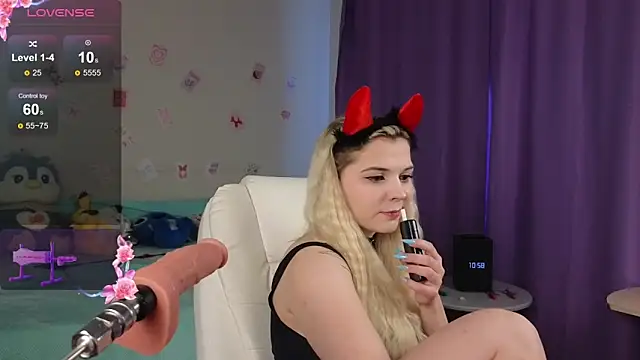 Snapshot of Kate_Legend chatting on 11.15.25 Kate Legend online show from 11.15.25