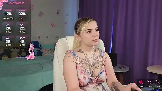 Snapshot of Kate_Legend chatting on 11.27.25 Kate Legend online show from 11.27.25