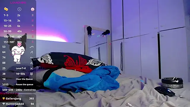 WhiteeXia online show from 12.08.24