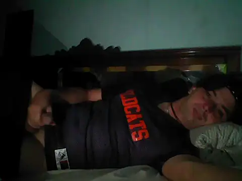 Snapshot of frank32love chatting on 11.17.25 frank32love online show from 11.17.25