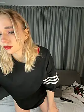 Snapshot of Eva_Millss chatting on 12.13.24 Eva Millss online show from 12.13.24