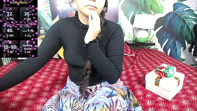 Snapshot of hushaima chatting on 01.28.25 hushaima online show from 01.28.25