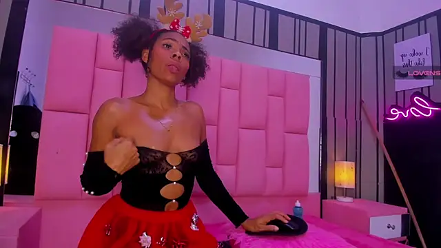 Snapshot of Brithanyslim chatting on 12.19.24 Brithanyslim online show from 12.19.24