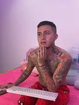 Snapshot of tamy_ian chatting on 04.13.26 tamy ian online show from 04.13.26