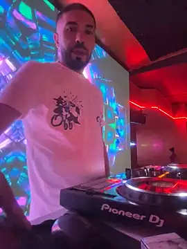 Snapshot of djtimka chatting on 09.26.25 djtimka online show from 09.26.25