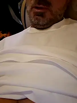 Snapshot of 1talianBeutifulCock chatting on 10.15.25 1talianBeutifulCock online show from 10.15.25