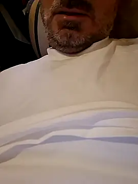 Snapshot of 1talianBeutifulCock chatting on 10.22.25 1talianBeutifulCock online show from 10.22.25