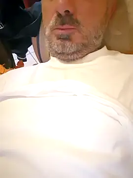 Snapshot of 1talianBeutifulCock chatting on 11.11.25 1talianBeutifulCock online show from 11.11.25