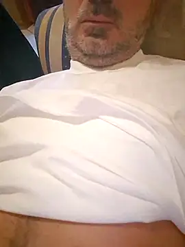 Snapshot of 1talianBeutifulCock chatting on 11.22.25 1talianBeutifulCock online show from 11.22.25