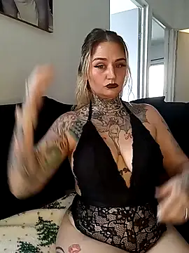 Snapshot of Lisacasandra chatting on 12.22.24 Lisacasandra online show from 12.22.24
