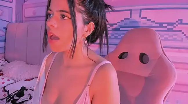 Snapshot of _18alice chatting on 02.09.25 18alice online show from 02.09.25