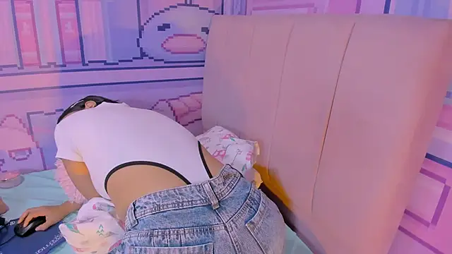 Snapshot of _18alice chatting on 03.20.25 18alice online show from 03.20.25