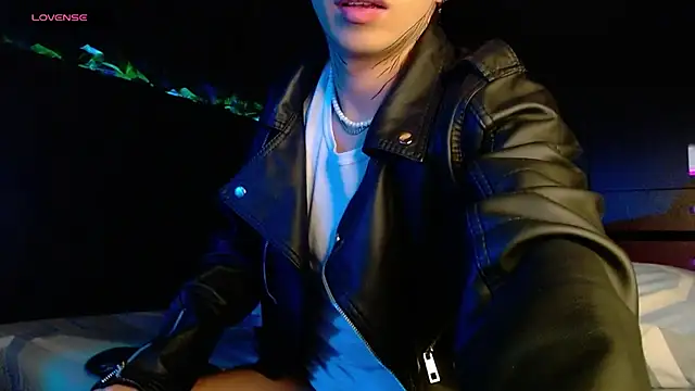 LyleBennett  online show from 12.18.24