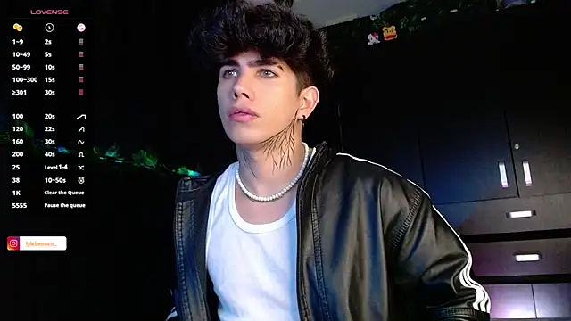 LyleBennett  online show from 12.19.24