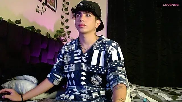 LyleBennett  online show from 02.17.25