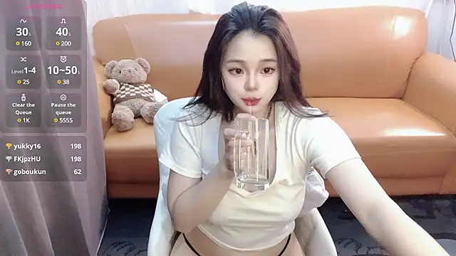 Snapshot of YIZHI_Koala chatting on 01.08.25 YIZHI Koala online show from 01.08.25