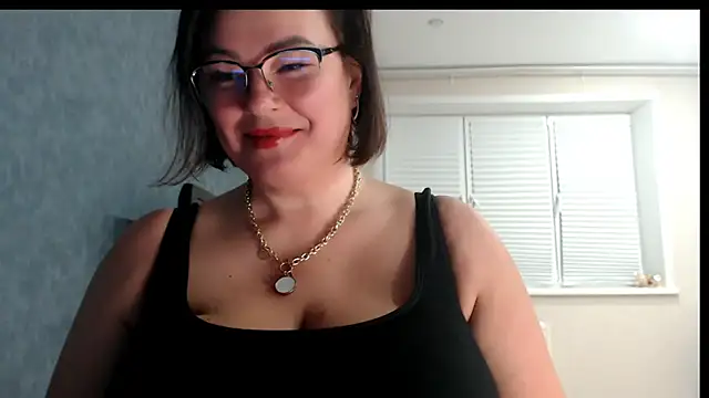 Nora Star online show from 04.10.26