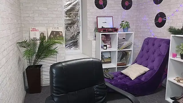 Snapshot of Nika_Kitten chatting on 02.19.25 Nika Kitten online show from 02.19.25