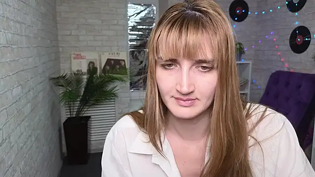 Snapshot of Nika_Kitten chatting on 02.19.25 Nika Kitten online show from 02.19.25