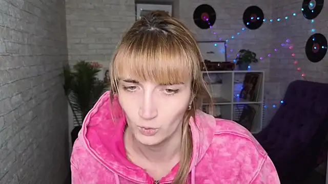 Snapshot of Nika_Kitten chatting on 03.17.25 Nika Kitten online show from 03.17.25