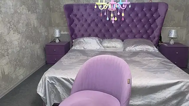 Snapshot of Nika_Kitten chatting on 10.15.25 Nika Kitten online show from 10.15.25
