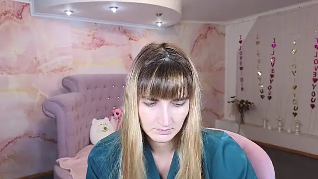 Snapshot of Nika_Kitten chatting on 10.20.25 Nika Kitten online show from 10.20.25