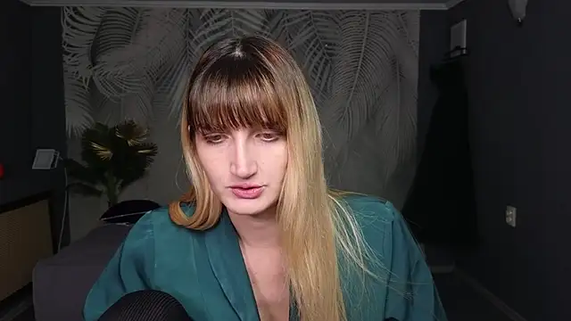 Snapshot of Nika_Kitten chatting on 12.02.25 Nika Kitten online show from 12.02.25