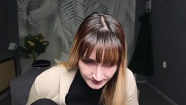 Snapshot of Nika_Kitten chatting on 12.04.25 Nika Kitten online show from 12.04.25