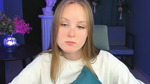 VivienLeeigh online show from 12.18.24