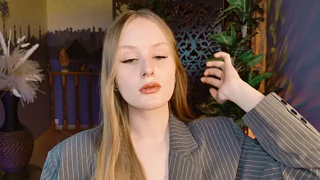 VivienLeeigh online show from 11.28.25