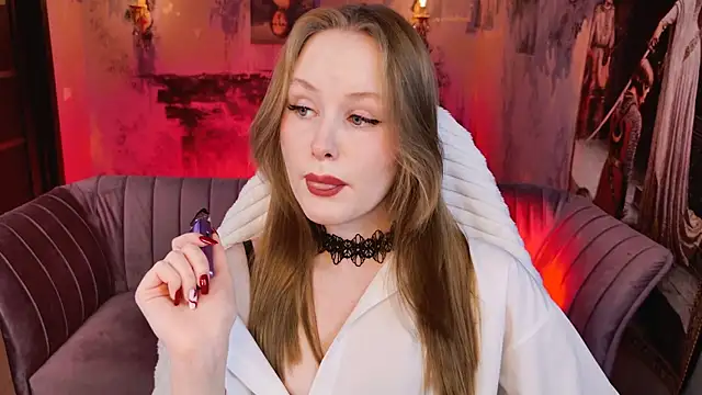 Snapshot of VivienLeeigh chatting on 04.21.26 VivienLeeigh online show from 04.21.26