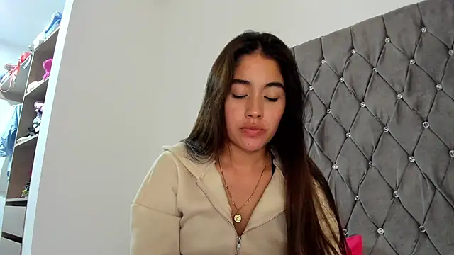 Snapshot of AriaMontgomery chatting on 01.04.25 AriaMontgomery online show from 01.04.25