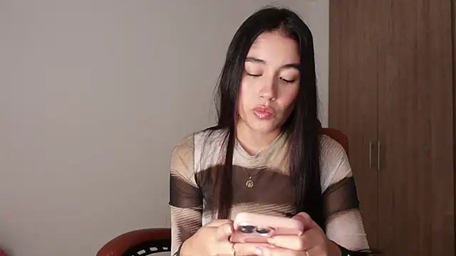 AriaMontgomery online show from 11.17.25