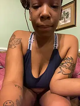 Snapshot of MsSapPhire500 chatting on 01.17.25 MsSapPhire500 online show from 01.17.25