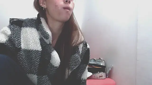 holy juli online show from 04.09.26