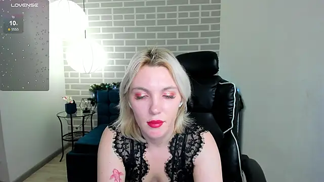 Fluffy Monica online show from 12.20.24