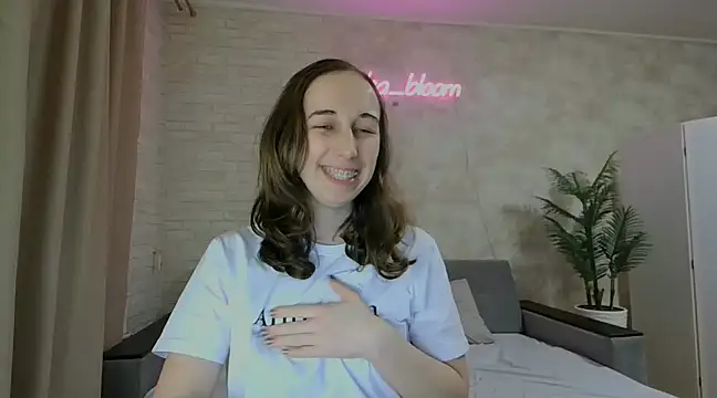 Snapshot of Anika_bloom chatting on 02.02.25 Anika bloom online show from 02.02.25