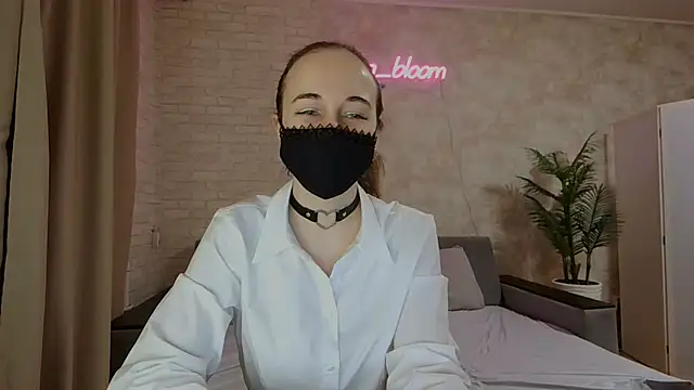Snapshot of Anika_bloom chatting on 02.04.25 Anika bloom online show from 02.04.25