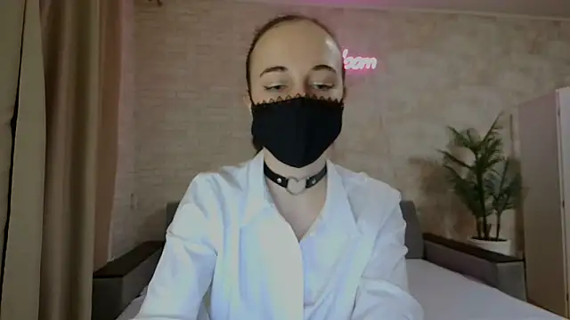 Snapshot of Anika_bloom chatting on 02.05.25 Anika bloom online show from 02.05.25